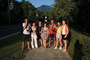 Bled Slovenia , poza de grup, baietii cu statiile sunt de la firma de paza