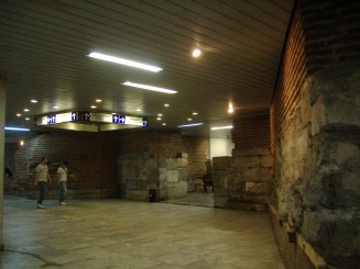 Pasaj subteran pietonal Sofia cu ruine din perioada romana