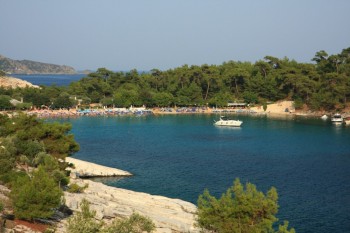 Plaja Alikes din insula Thassos