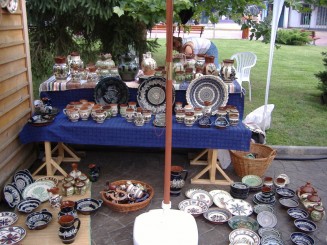 Targu Jiu-targ de arta traditionala (ceramica de Bledea, Baia Mare) 