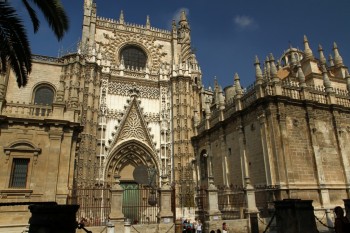 Catedrala - intrarea 