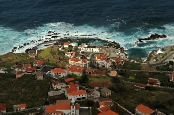 Porto Moniz vazut de sus , dinspre Achadas da Cruz 