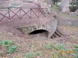 Italia - Tivoli - Vila Adriana, tunel subteran