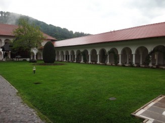 Manastirea Brancoveanu un loc care te uimeste de cum ii calci pragul