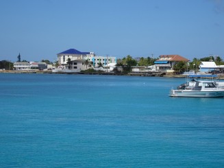 Turul insulei Cayman şi relaxare la Tiki Beach Combo