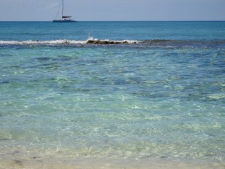 Turul insulei Cayman şi relaxare la Tiki Beach Combo