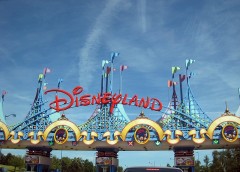 Disneyland Paris sarbatoreste 20 de ani cu o explozie de lumini si culoare