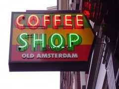 Cafenelele cu cannabis din Amsterdam raman deschise pentru turisti