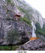 MONUMENTUL SI CABANA ALPINISTILOR DIN CHEILE TAII