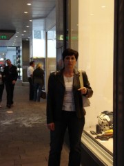 am fost anul trecut in antalia a fost grozav de frumos doar cu mici exceptii plaja era peste autostrada,ceia ce era f obositor iar noi am avut in bilet ultra all inclusiv si si au batut joc nu ne au pus in frigider sucuri ,apa,bere iar la bar ne dadeau bauturi de care voiau ei.pentru o sticla de apa trebuia sa te milogesi urat din partea lor.in rest totul a fost bine