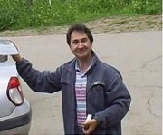 Este facuta in anul 2009, in fata bisericii misterioase din Densus. Pe atunci aveam destul par, intre timp am (mai) chelit putintel :)