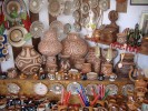 Horezu-Ceramica originala, Horezu (cea de pe perete), Cucuteni (lucrata manual de artist-in centru), Bledea (jos in stanga), Korund (jos dreapta) 