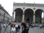 Feldherrnhalle şi Piaţa Odeon (Odeonsplatz) - Munchen