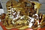 obiecte cu scene biblice(facute4 din lemn de maslin si piatra rosie)