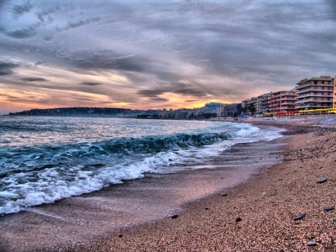 Apus peste Menton Beach, Franta