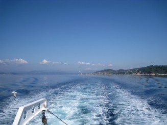 Grecia, cu vaporul pe langa Muntele Athos