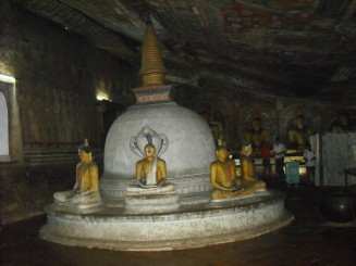Stupa din interiorul grotei