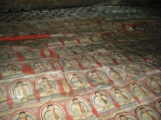 Picturi murale cu scene din viata lui Buddha.