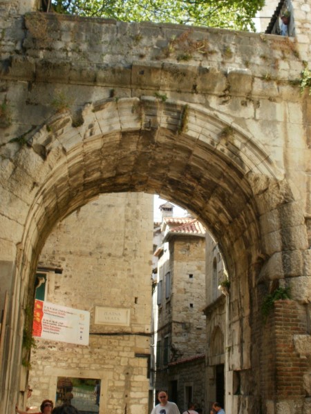 Poarta de aur a cetatii Split