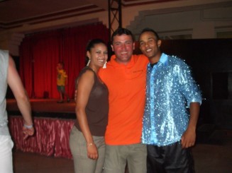 tati o dansatoare si un dansator