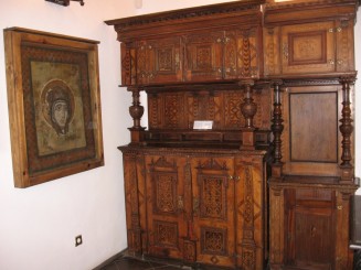 biblioteca sculptata si icoana mozaic