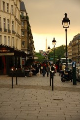 Vederea turnului din fata Panteonului