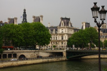 Vedere de pe POnt Notre Dame inspre Primaria PArisului - Hotel de la Ville 
