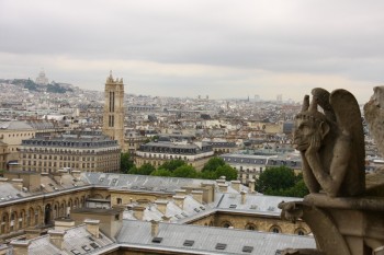 Tour St-Jacques , in spate departe Sacre Coeur