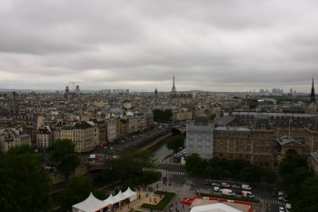 Cartierul Latin si in spate turnul Eiffel