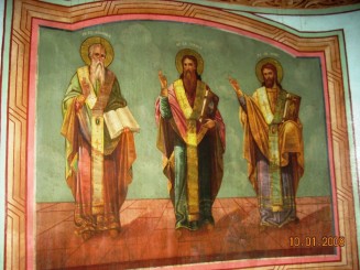 Icoana Sfintilor Trei Ierarhi din Altar