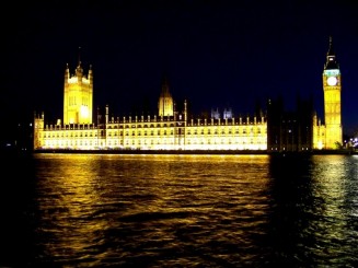 Londra-Cladirea Parlamentului oglindinduse in apele Tamisei