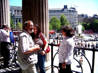 Londra-in fundal piata Trafalgar