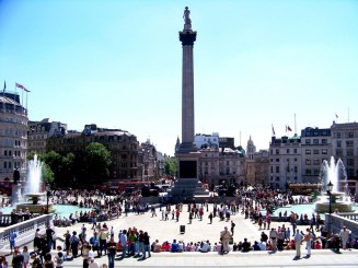 Londra-piata Trafalgar cu monumentul amiralului Nelson