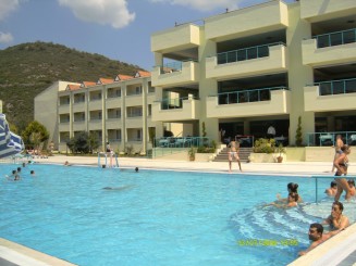 piscina care are o apa foarte calda si super curata