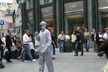 ``statuia`` dansatoare :)