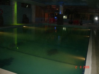 piscina cu apa dulce din hotel alunis