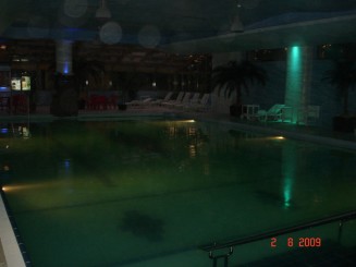 piscina cu apa dulce din hotel alunis