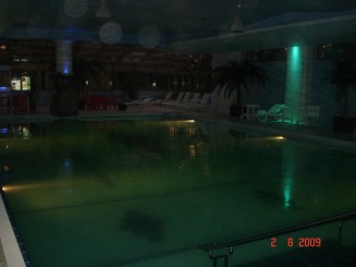 piscina cu apa dulce din hotel alunis