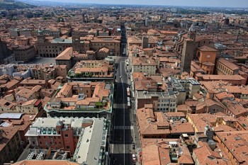 Bologna Italia, vedere din Turnul Asinelli, in partea stanga Piazza Maggiore