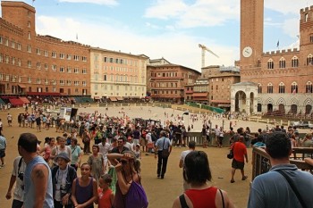 Siena, Italia, Piazza del Campo pregatita pentru Palio