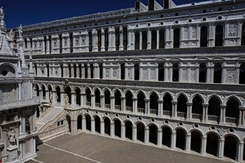 Palatul dogilor, curtea interioara, Venetia, Italia