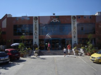 Hotel Vera Prince Ada - pare mic, dar nu se vede decat o mica bucatica din el