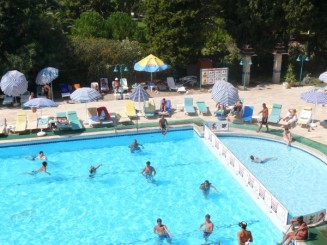 Piscina hotelului