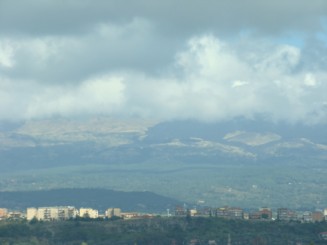Etna si orasul Catania (de la distanta)