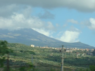 Etna si orasul (in viteza)