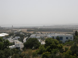 In orasul sidi bou said sau orasul alb albastru