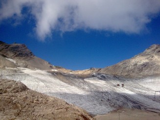Tot aici, linistea, pare sa nu fie deranjata de miile de turisti care calca zilnic acest peisaj.
