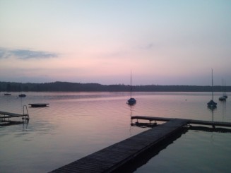 Departe de murmurul orasului seara apusul soarelui se reflecta subtil in apele linistitului lac Worthsee...