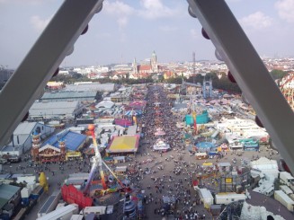 Oktoberfestul vazut de sus