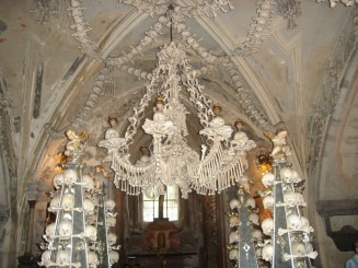 candelabru di oase umane